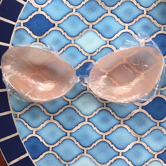 Backless Strapless Stick On Adhesive Silicone Bra - Picture 5 of 5